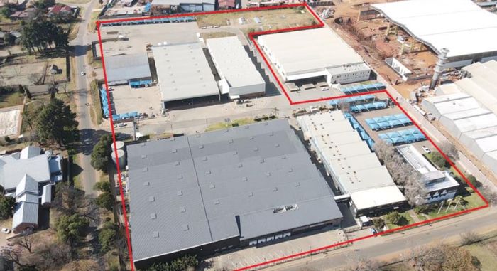 Industrial property in Clayville to rent with warehouses, offices, and ample parking.