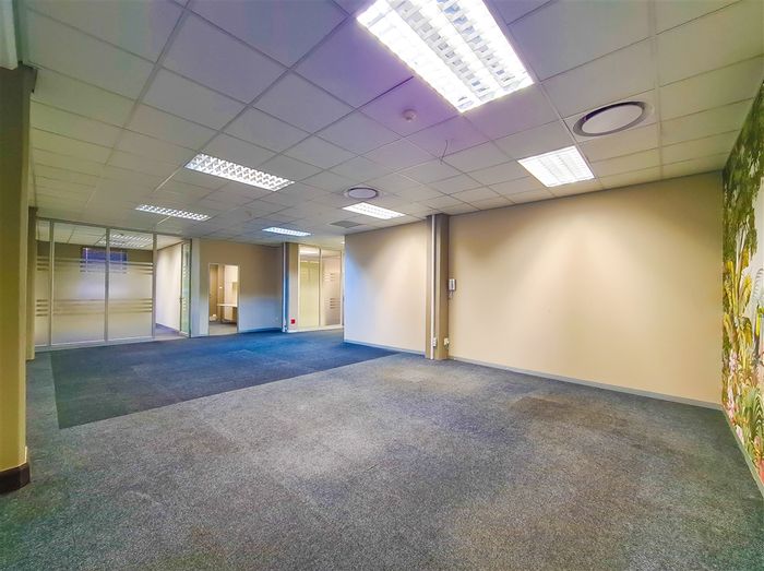 To Rent: 285m2 Office in Constantia Kloof with ample parking and security features.