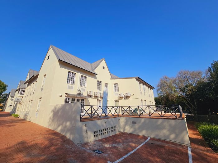 To Rent: Office in Edenburg with backup power, fiber, and transport access.