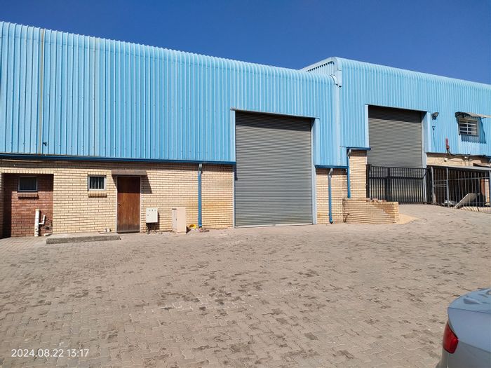 Industrial Warehouse To Rent in North Riding with secure access and ample yard space.