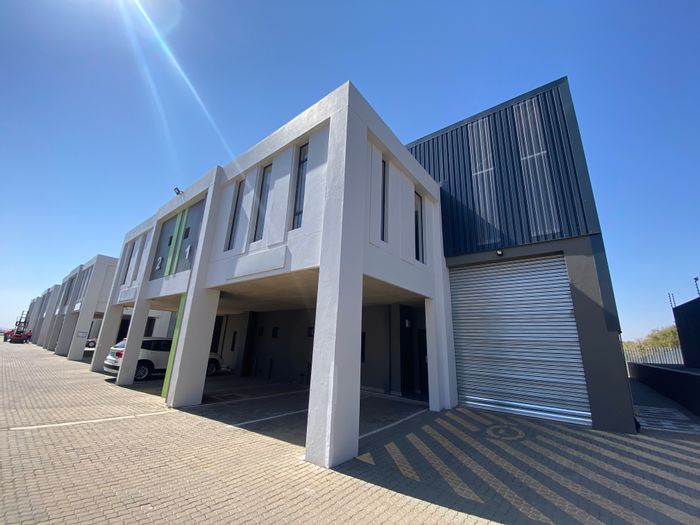 Industrial Warehouse To Rent in Corporate Park: 6m height, office, parking, security.