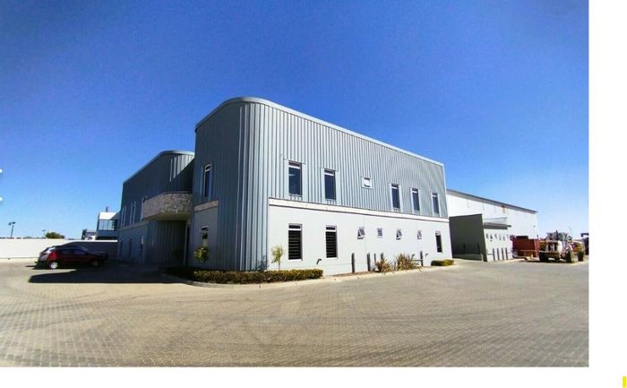 Industrial property for sale in Knoppieslaagte with secure access and ample yard space.