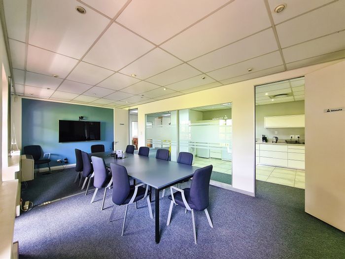 Office to Rent in Fourways: 1st Floor, golf course access, ample parking.