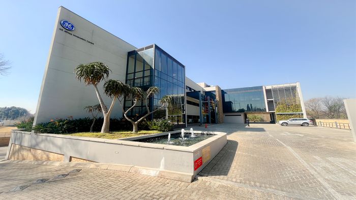 Office To Rent in Melrose Estate with backup power, cafeteria, and private offices.