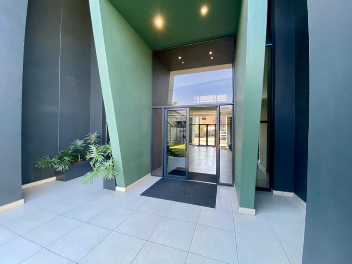 Office to Rent in Halfway Gardens: Backup power, fibre internet, 24/7 security.