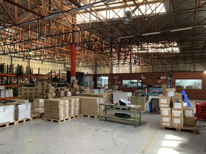 Industrial warehouse in Springfield to rent with office, yard, and 24-hour security.
