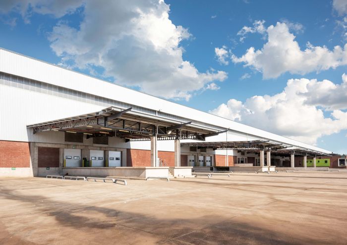 Cato Ridge Central Industrial Facility To Rent: 32,555 sqm, advanced security, ideal logistics location.