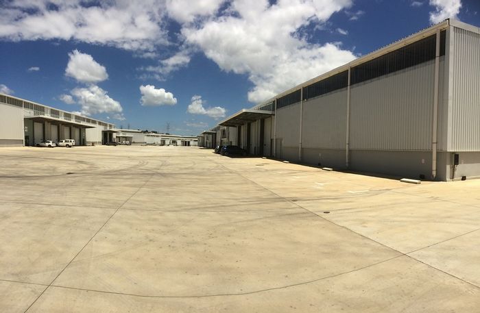 Industrial space to rent in Cornubia Central, 2329 m² near key transport links.