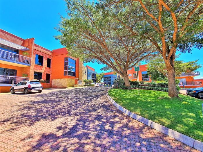 Office to Rent in Allen's Nek: Private balcony, meeting room, backup power, 24-hour security.