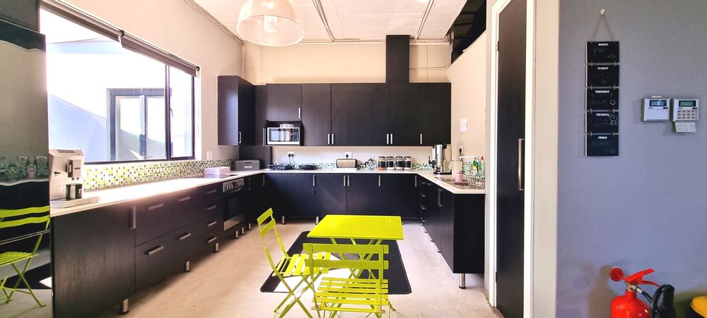 Full kitchen