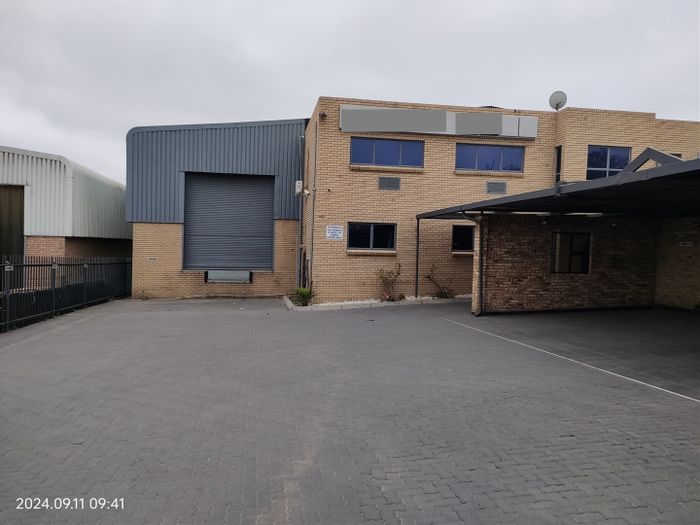 Industrial property for sale in North Riding: secure access, spacious warehouse, three-phase power.