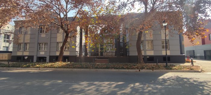 Illovo Office To Rent: Flexible spaces, 24-hour security, prime location near amenities.