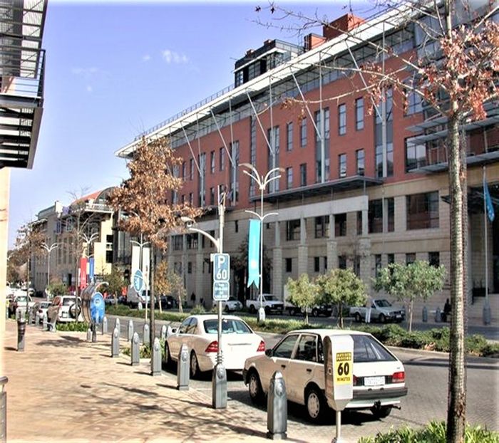 Spacious 879m² office in Melrose Arch, featuring natural light and prime location. To Rent.