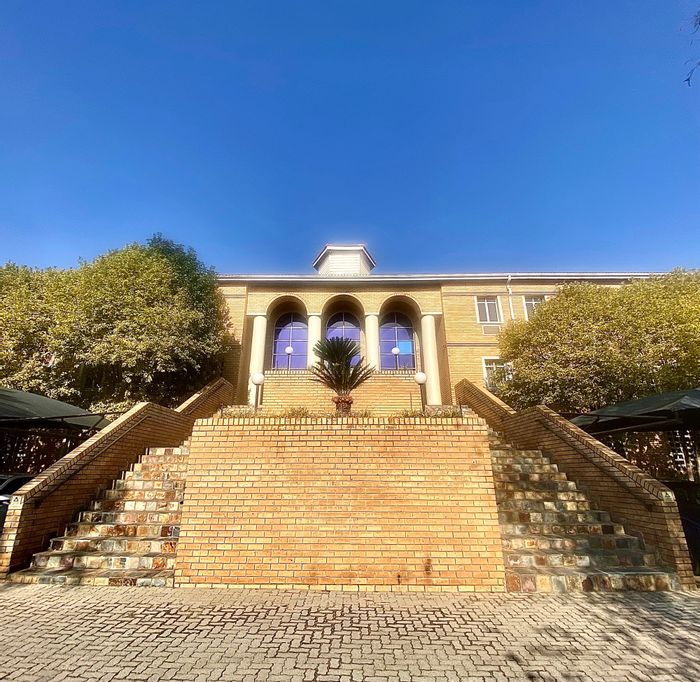To Rent: Office in Halfway Gardens with fibre, backup power, and security access.