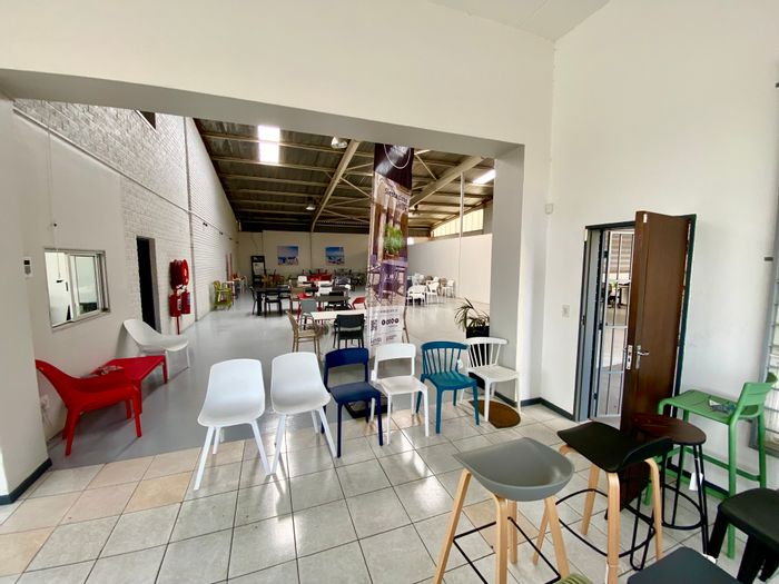 Industrial unit to rent in Halfway House, 550m2, excellent access and facilities.