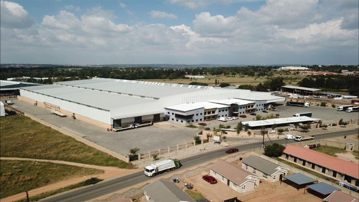 Industrial warehouse with offices, high eaves, security, and ample loading access in Kya Sands. To Rent.