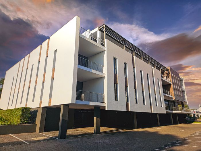 Bryanston Office To Rent: Prime location, flexible space, backup utilities, and free rent offer.