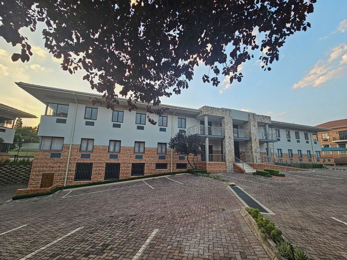 Bryanston Office To Rent: Glass partitioned space, prime location, easy transport access.