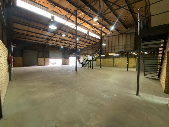 Industrial Warehouse To Rent in Hennopspark: 952sqm, 100 amps power, secure yard.