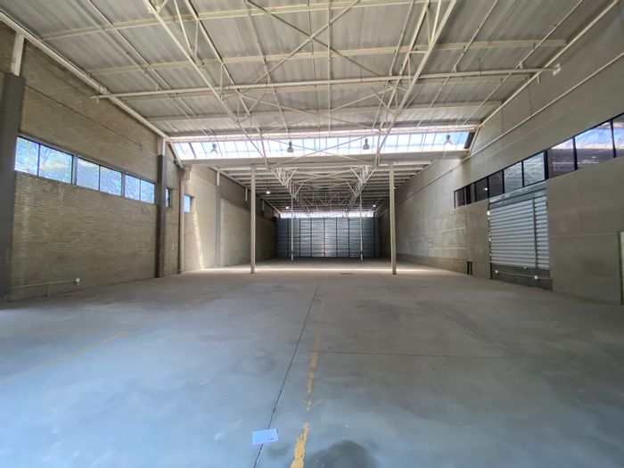 Industrial unit to rent in Halfway House with high ceilings and easy access.