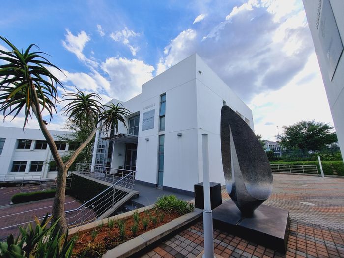 Bryanston Office To Rent: Shared space, boardrooms, coffee shop, backup utilities.