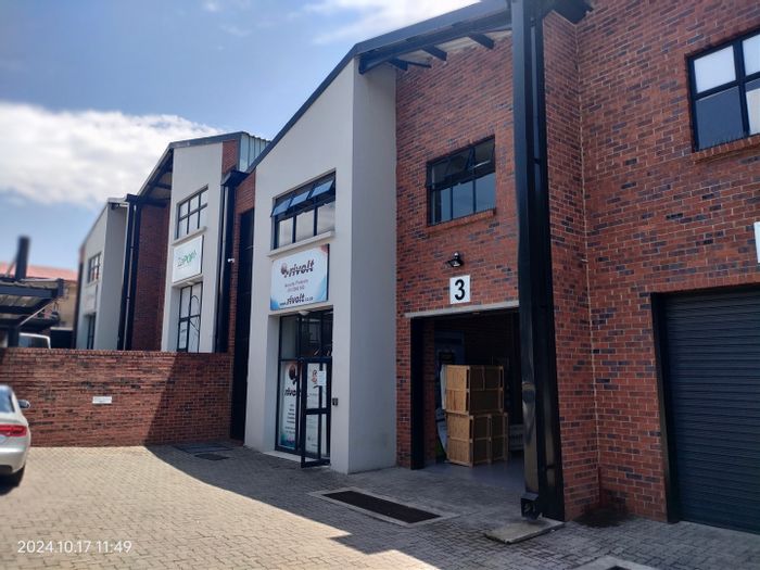 Industrial mini warehouse in Strijdompark, secure complex, 256m² space, to rent.