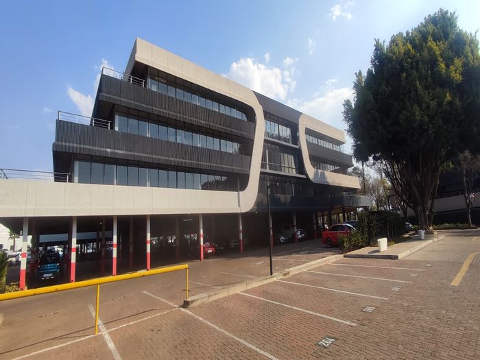 Cresta Office Park To Rent: 24-hour security, lifts, balconies, and backup utilities.