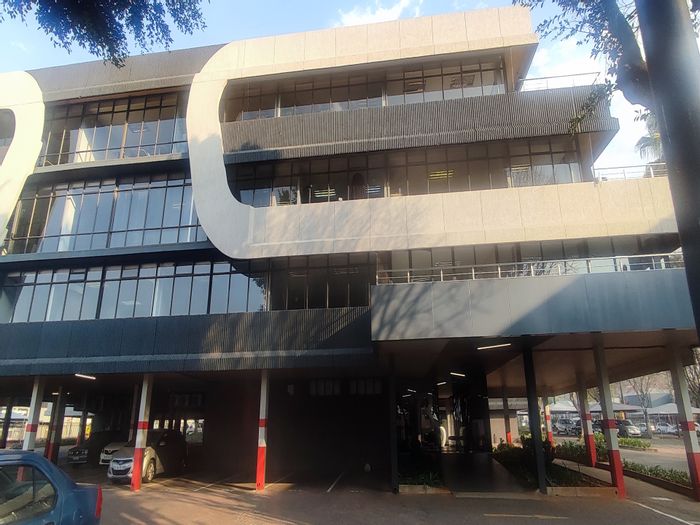 Cresta Office Park To Rent: 24-hour security, lifts, balconies, and backup services.