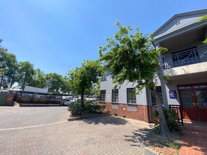 Industrial space to rent in Halfway House with dual entrances and business hub access.
