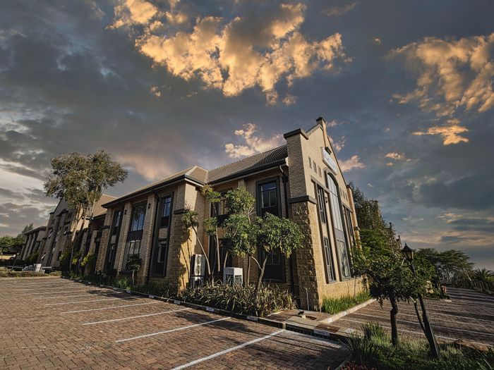 Bryanston Office To Rent: Open plan, meeting rooms, backup generator, Vida Café.