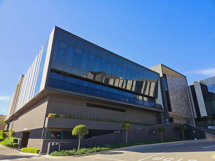 Bryanston Office To Rent: Subdivisible spaces, tenant installation, backup water, solar panels.