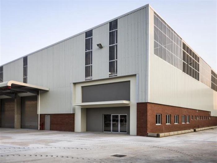 Industrial warehouse in Prospecton Industrial to rent, featuring ample yard and security.