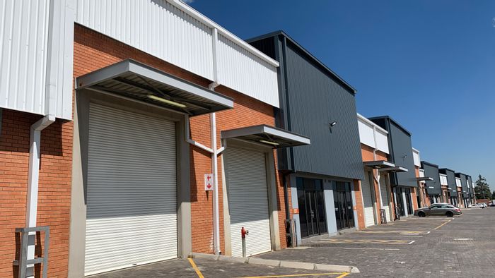 Industrial unit to rent in Longlake with 24-hour security and truck access.