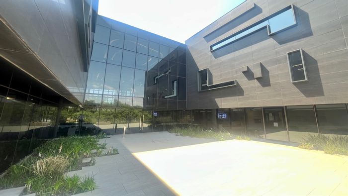 Office To Rent in Melrose Estate: 166 m², boardroom, kitchen, parking, great access.