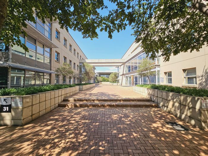 Office To Rent in Woodmead: Existing fitout, tenant allowance, backup power, vibrant surroundings.