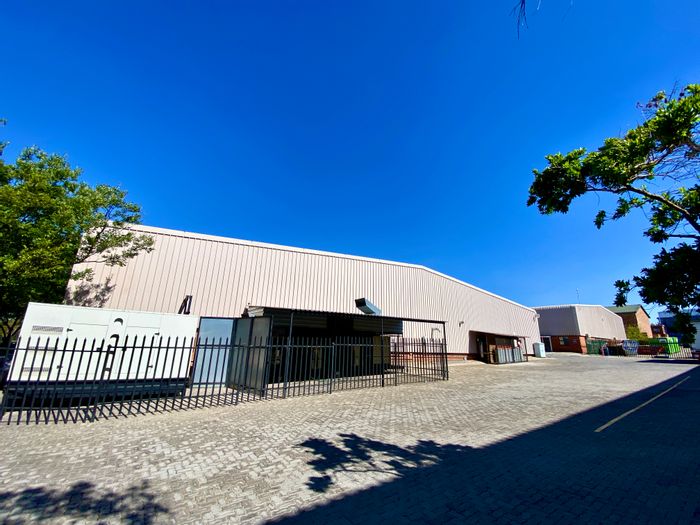 Industrial facility to rent in Randjespark: 3,185sqm with versatile space and access.