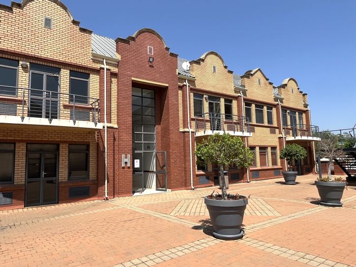 186m2 Office to Rent at Boardwalk, Faerie Glen with great amenities and visibility.