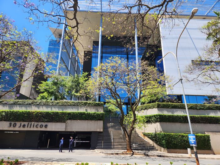 Premium office space to rent in Rosebank, near amenities and Gautrain station.