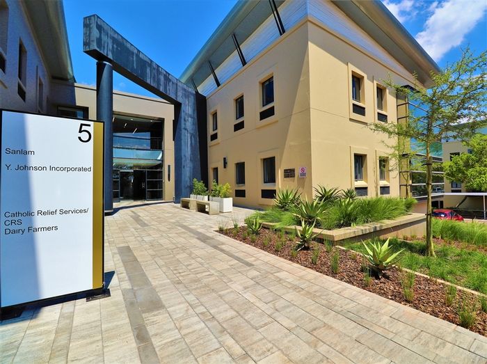 Office to Rent in Strubensvallei: Flexible layout, 24-hour security, and prime location.