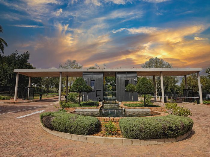 Office To Rent in Woodmead: Spacious layout, canteen, backup water, generator.