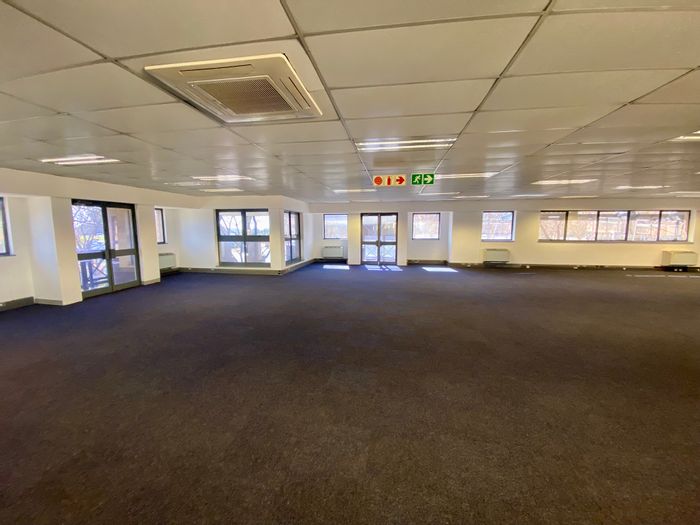 Randjespark Office To Rent: Spacious unit with meeting rooms, kitchen, and incentives.