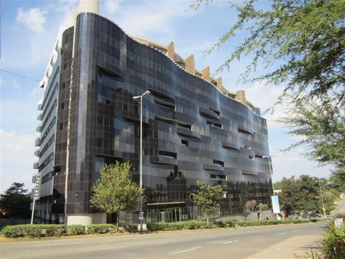 Office To Rent in Sandown: 355 sqm, on-site coffee shop, secure location, great transport access.