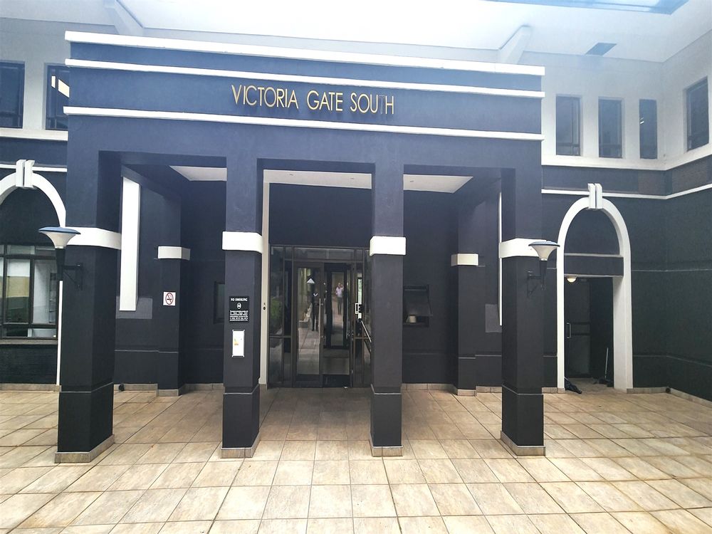 Hyde Park Lane, Vicrotia Gate Front