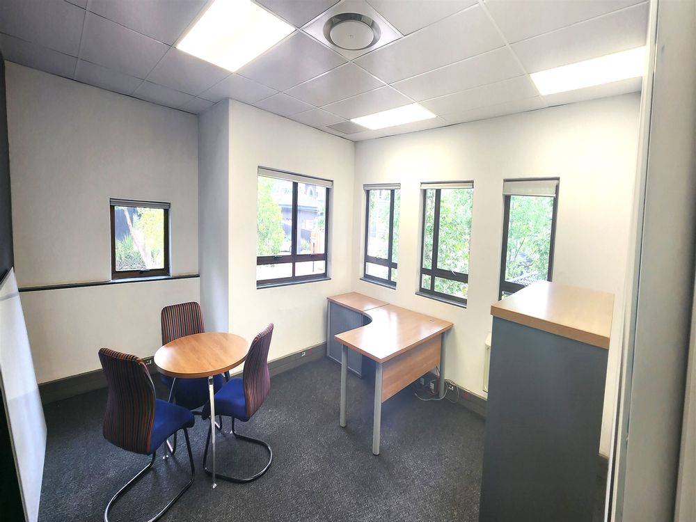 Hyde Park Lane, Vicrotia Gate Off6