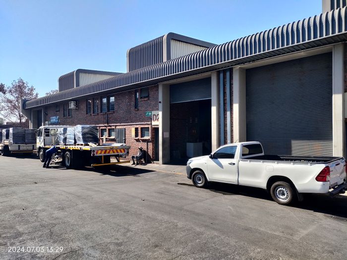 Industrial unit in Strijdompark to rent, features office, 150amps power, secure access.