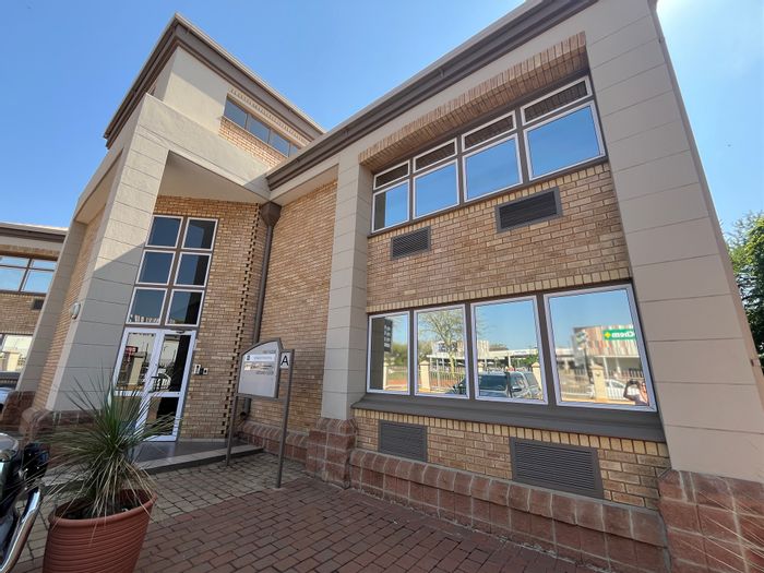 121sqm Office To Rent at Boardwalk: Secure, flexible layout, private offices, kitchen.