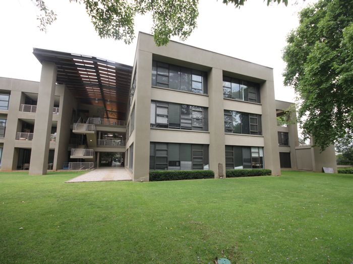 Illovo Office To Rent: A-Grade building with gym, conference facilities, and 24-hour security.