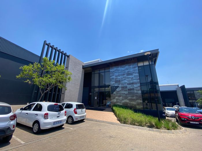 Louwlardia Industrial Warehouse To Rent: Secure location, ample yard space, 24-hour security.