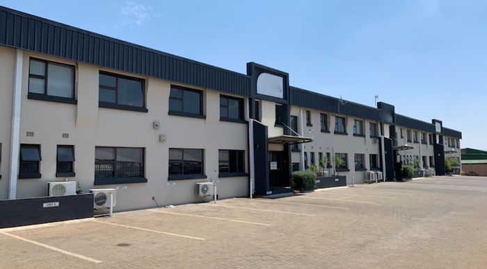 Industrial warehouse to rent in Pomona with office space and loading facilities.