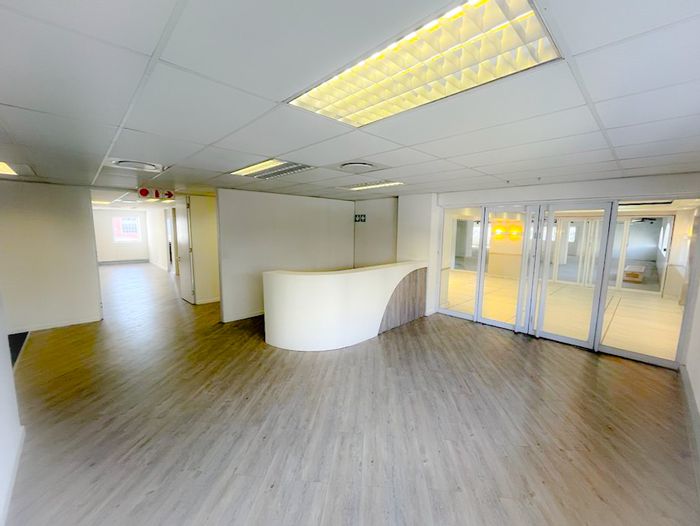 Parktown North Office To Rent: 740m2 customizable space near amenities and transport.